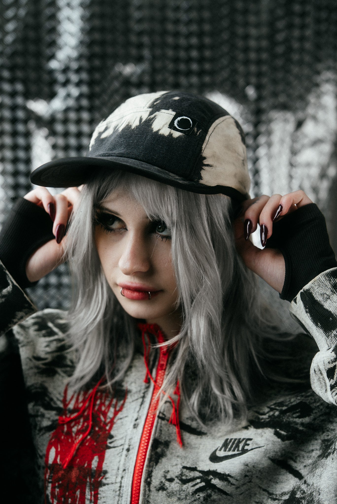 CROPPED NIKE ZIPPER HOODIE