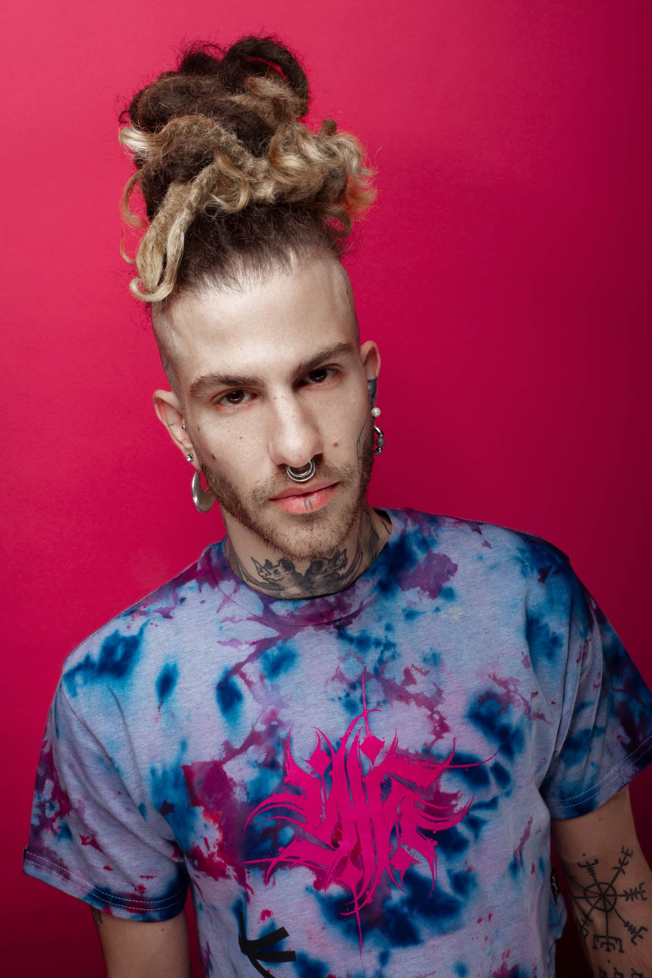 RVNDM & YNGHRTD CROP TOP