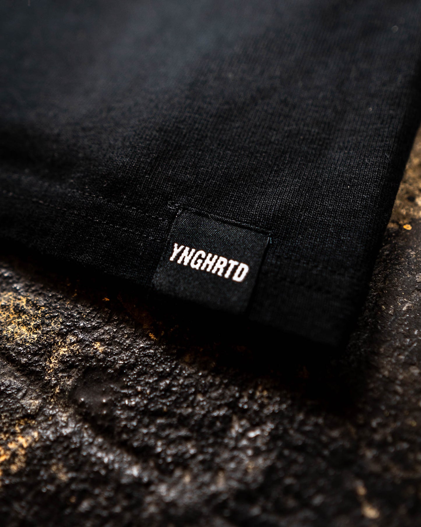 YNGHRTD BENCHMARK T-SHIRT [BASIC LOGO]