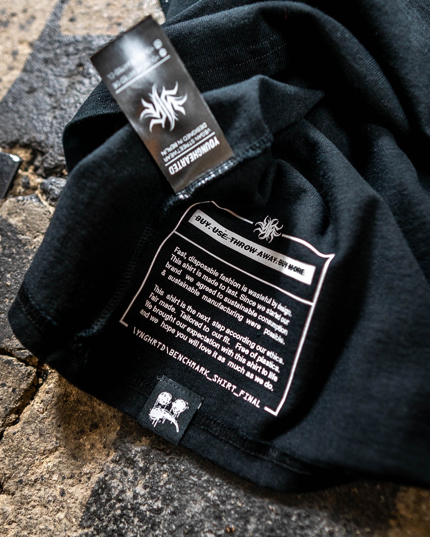 YNGHRTD BENCHMARK T-SHIRT [BASIC LOGO]