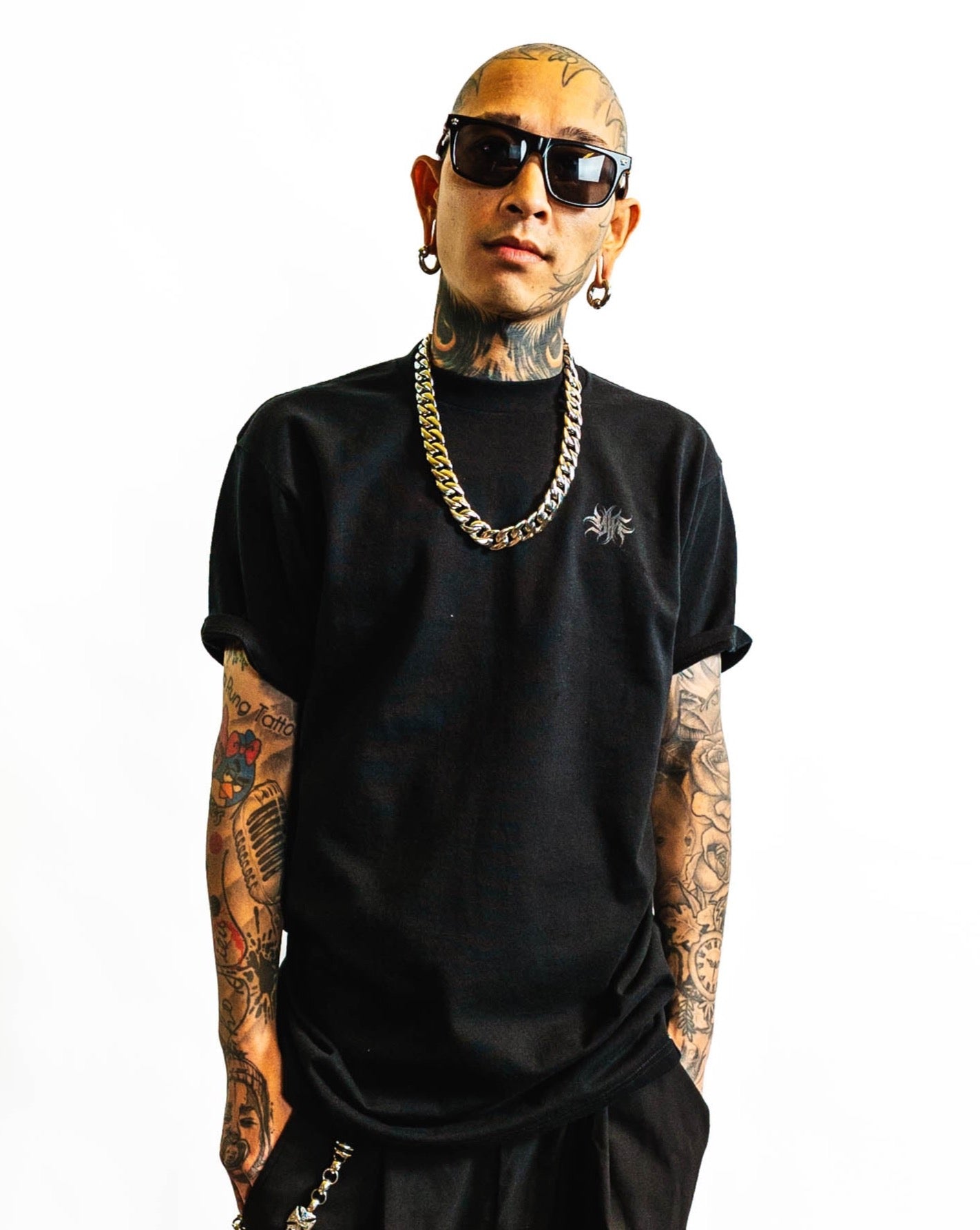 YNGHRTD BENCHMARK T-SHIRT [BASIC LOGO]