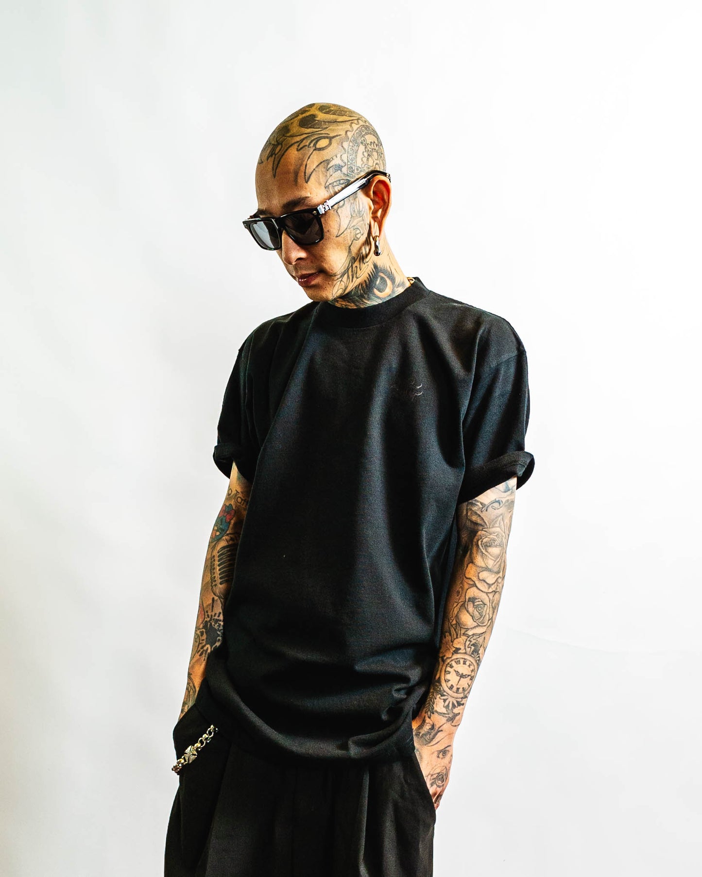 YNGHRTD BENCHMARK T-SHIRT [BASIC LOGO]