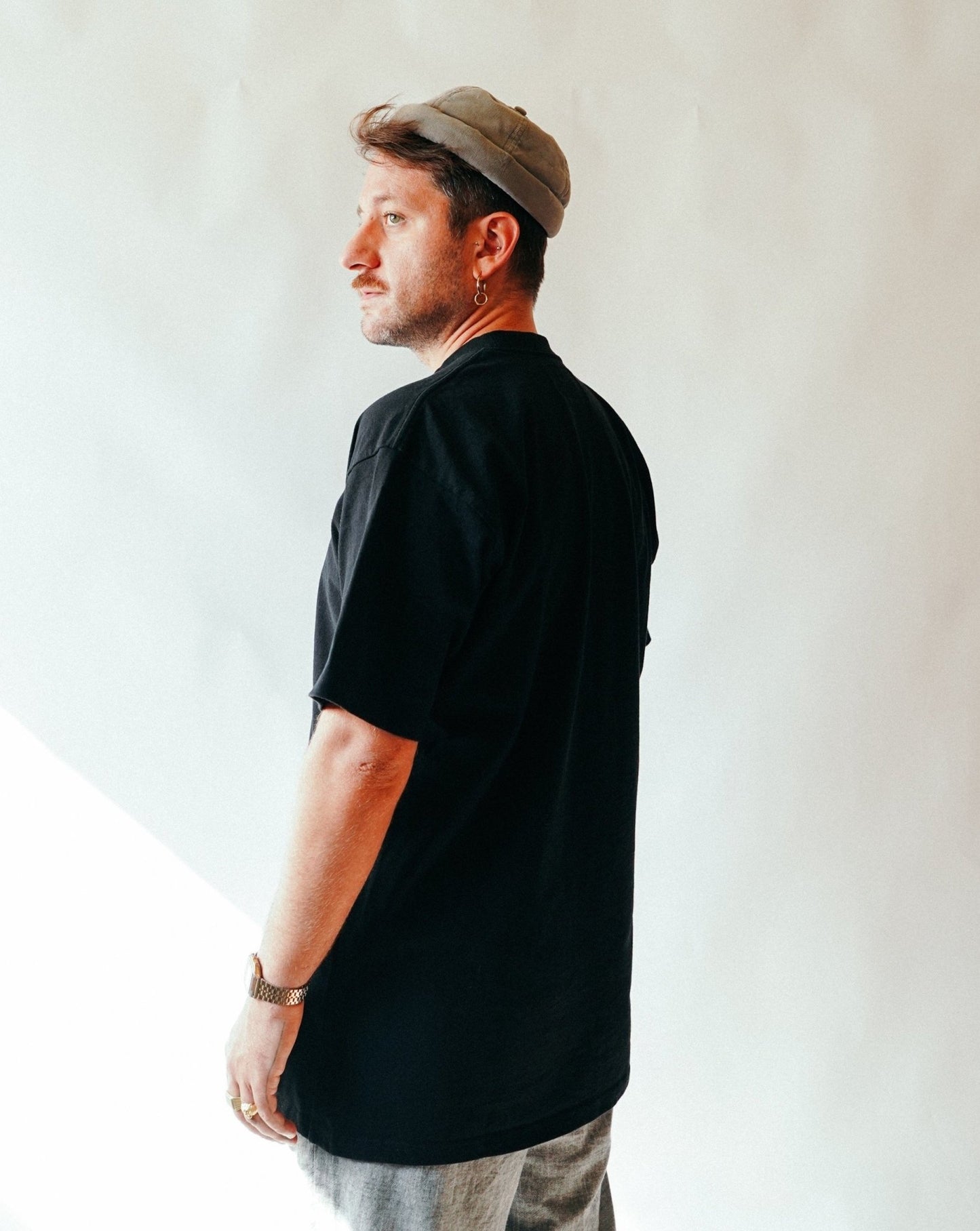 YNGHRTD BENCHMARK SHIRT [PLAIN BLACK] - Younghearted.Clothing @younghearted.cl